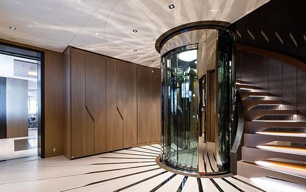 Kiến trúc thang máy vách kính mang lại vô cùng ấn tượng
