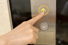 Hướng dẫn chi tiết cách sử dụng thang máy an toàn nhất