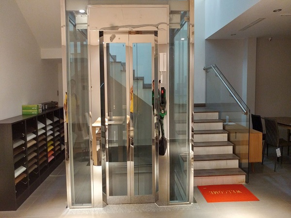Mẫu thang máy đẹp bằng kính